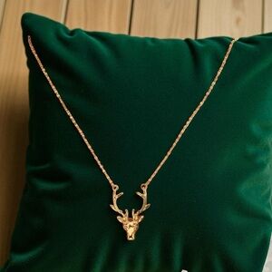 18k Gold Plated Reindeer Head Pendant necklace. New.